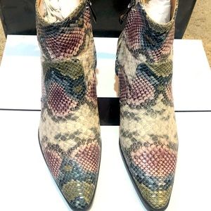 Zara multi color snakeskin ankle boots. Size 36. New